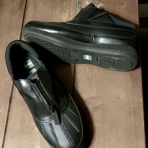 Skid and waterproof womens shoes